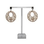 Ohrnamenti, geschnitzte Horn Ohrringe Modell Cara, nudefarben lackiertem Horn mit Silber Stecker.