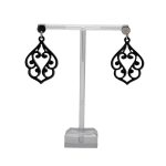 Ohrnamenti, geschnitzte Horn Ohrringe Modell Ilsa, schwarz lackiertem Horn mit Silber Stecker.