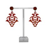 Ohrnamenti Horn Ohrringe Modell Helene, orangelackiertes Horn mit Cabochon Stecker, Fassung in Gold.